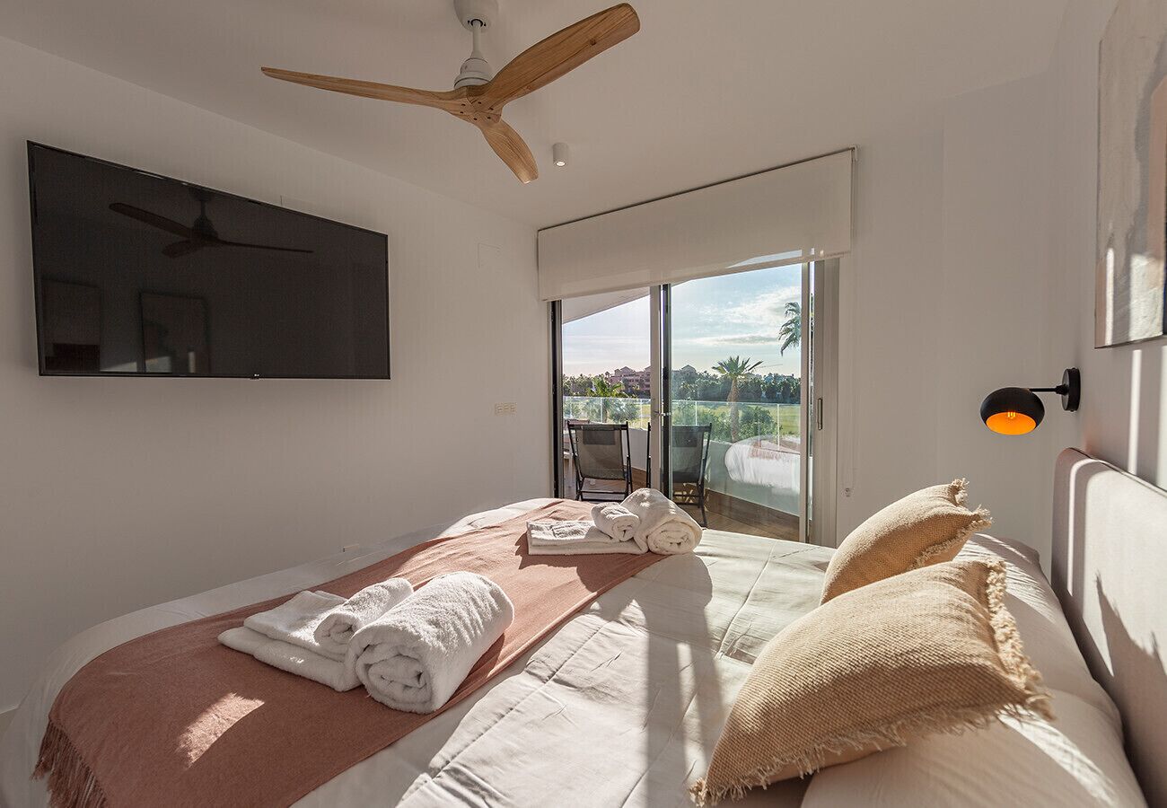 1 slaapkamer, een strijkplank/strijkijzer, reisbedje, gratis wifi