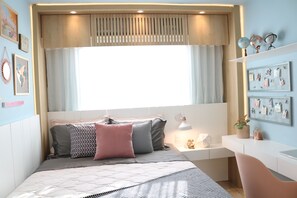 3 quartos, cofres nos quartos, escrivaninha