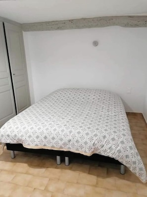 4 bedrooms, iron/ironing board, travel cot, free WiFi - Chateau / Country House (Flayosc)