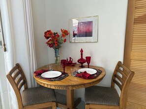Dining - RARE FIND! Star of Sedona Studio on Vortex land + Red Rock Views + Outdoor Room! (Sedona)