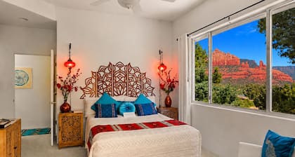 RARE FIND! Star of Sedona Studio on Vortex land + Red Rock Views + Outdoor Room!