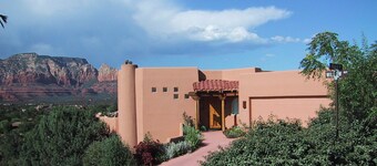 Studio Sanctuary at Star of Sedona with Red Rock Views