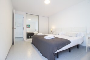 2 chambres, fer et planche à repasser, Wi-Fi gratuit, draps fournis