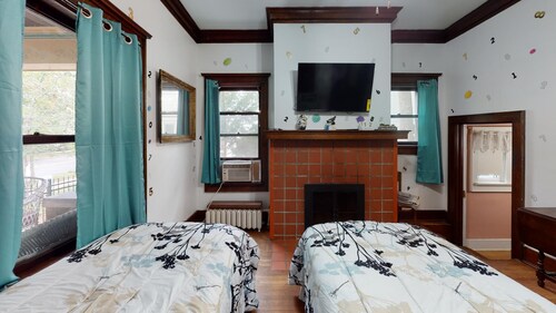 BOUGAINVILLEA BED & BREAKFAST - SUITE #1 NUMBERS (PETS OK)