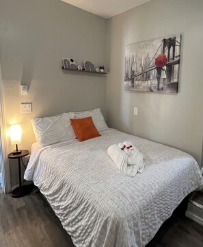 2 bedrooms, iron/ironing board, free WiFi, bed sheets