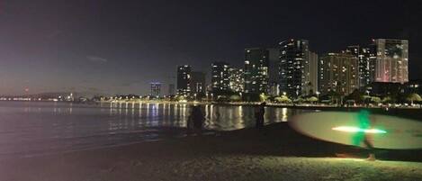 靠近海滩