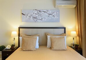 1 bedroom, in-room safe, desk, iron/ironing board - Alkyonis Hotel (Nea Kallikrateia , Chalkidiki)