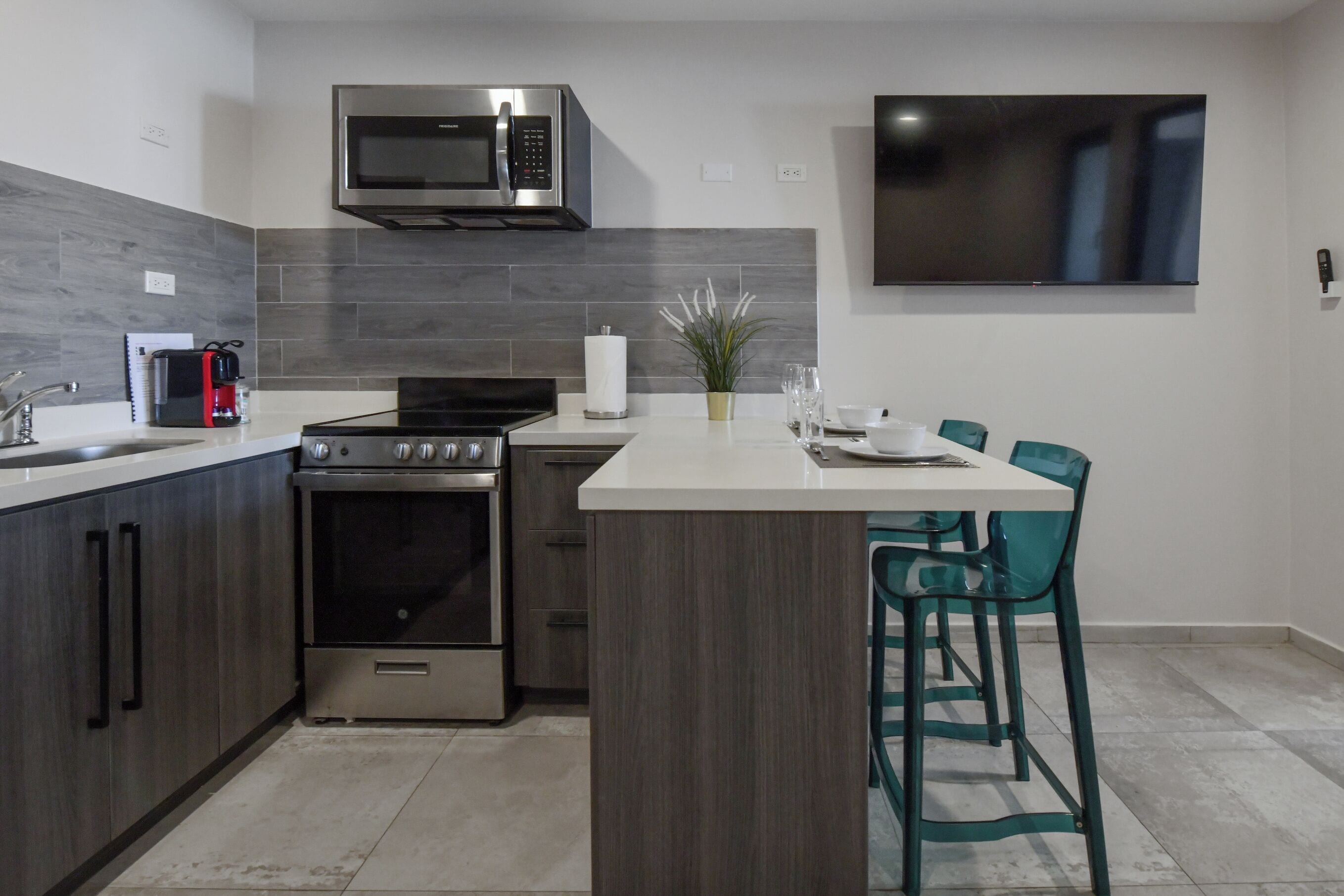 Coffee/tea maker, fridge, microwave, oven
