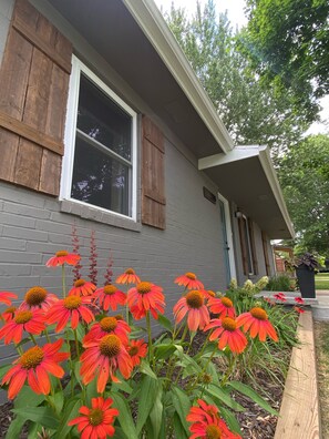 Exterior detail - Best of Bentonville! Bike to Coler/DWTN Square - Early check-in! (Bentonville)