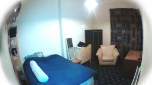 3 habitaciones, tabla de planchar con plancha y wifi gratis 