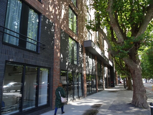 A building with large windows and a tree in front. - Dublin One Hotel (Dublin)