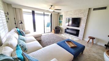 Condo, Multiple Beds, Hot Tub, Ocean View | Living area | 40-inch TV with cable channels