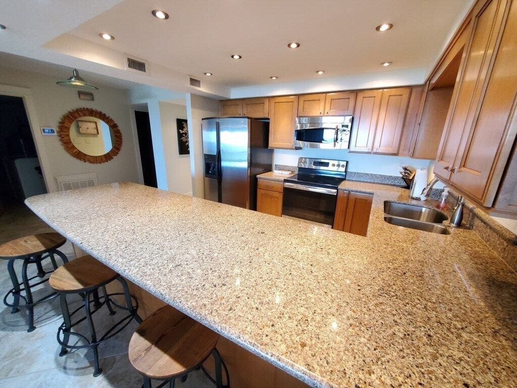 Condo, Multiple Beds, Hot Tub, Ocean View | Private kitchen | Fridge, microwave, oven, stovetop