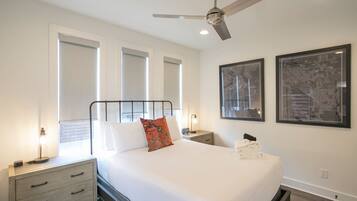 2 makuuhuonetta, silitysrauta/-lauta, ilmainen Wi-Fi, vuodevaatteet