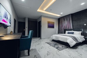 Executive Suite | Free WiFi, bed sheets - Stay at Gwarimpa (Abuja)