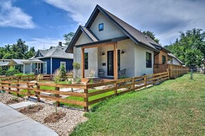 House, Multiple Beds (327 N. Loomis Ave*) | Exterior