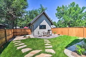 House, Multiple Beds (327 N. Loomis Ave*) | Exterior