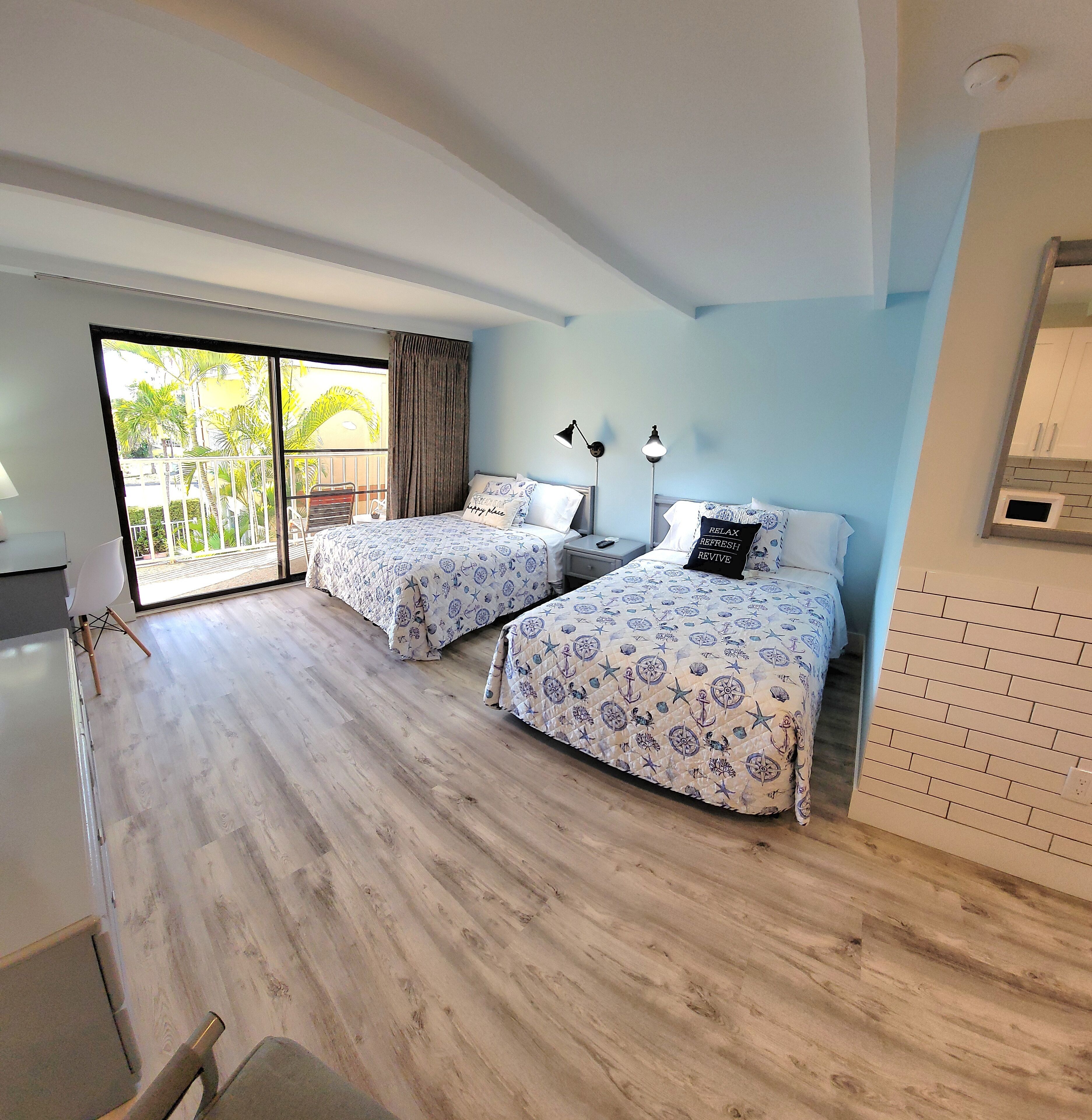 1 quarto, ferros/tábuas de passar roupa, roupa de cama