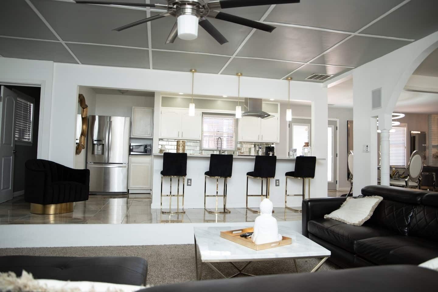 Smart-TV, peis, DVD-spiller og stereoanlegg