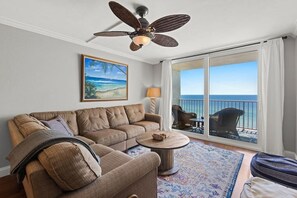 Smart-TV, DVD-spiller og kontorer