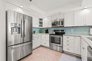 冰箱、微波炉、烤箱、炉灶