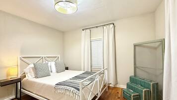 2 habitaciones, escritorio, tabla de planchar con plancha y wifi gratis