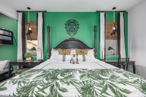 7 bedrooms, desk, iron/ironing board, travel cot