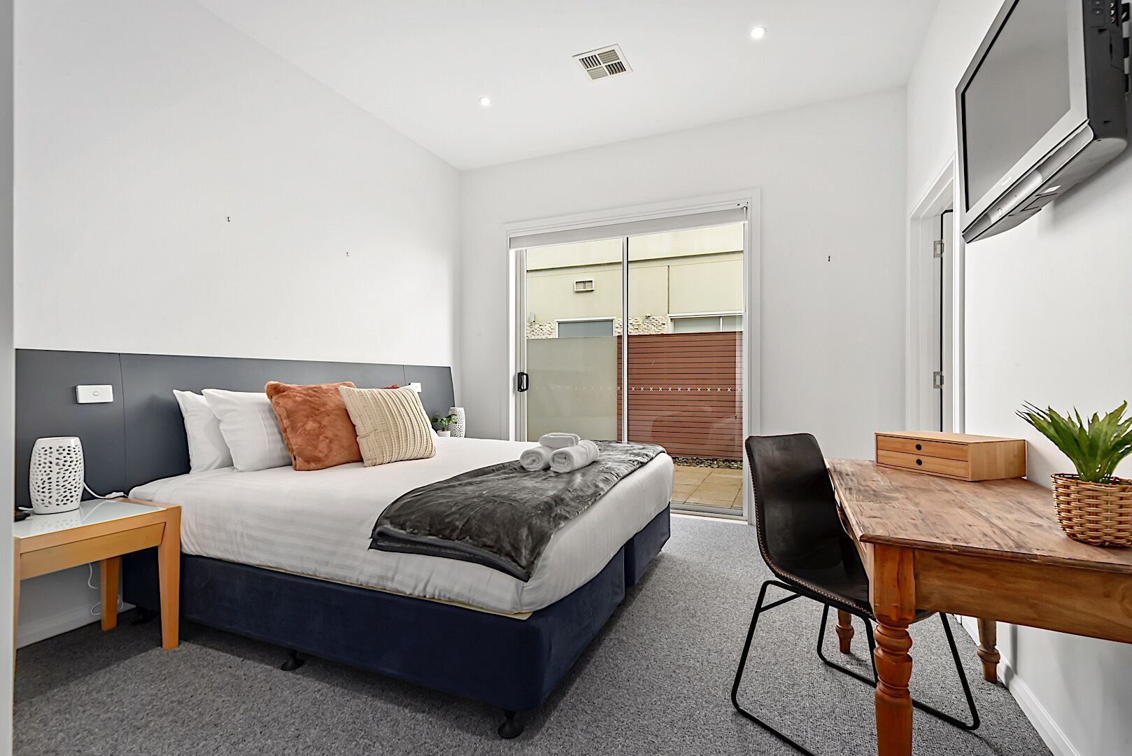 York  Cove Apartment — image 17