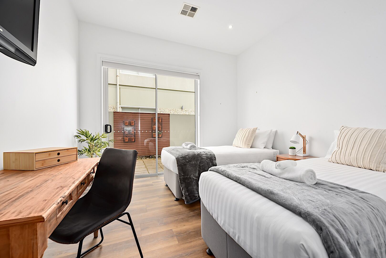 York  Cove Apartment — image 20