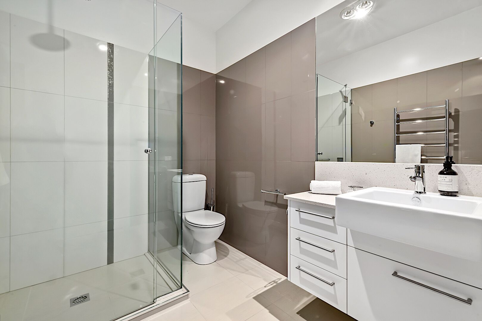 York  Cove Apartment — image 22