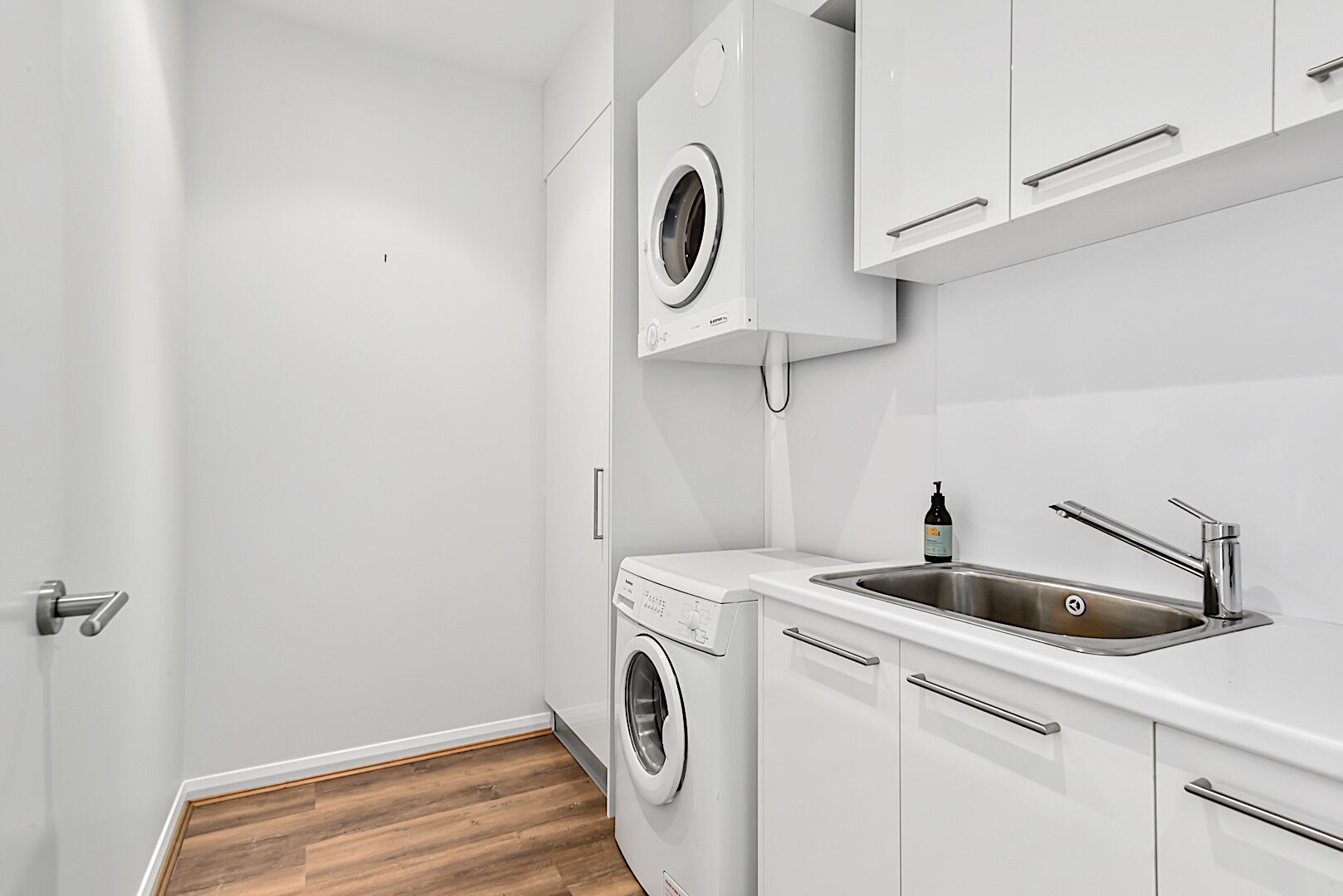 York  Cove Apartment — image 23