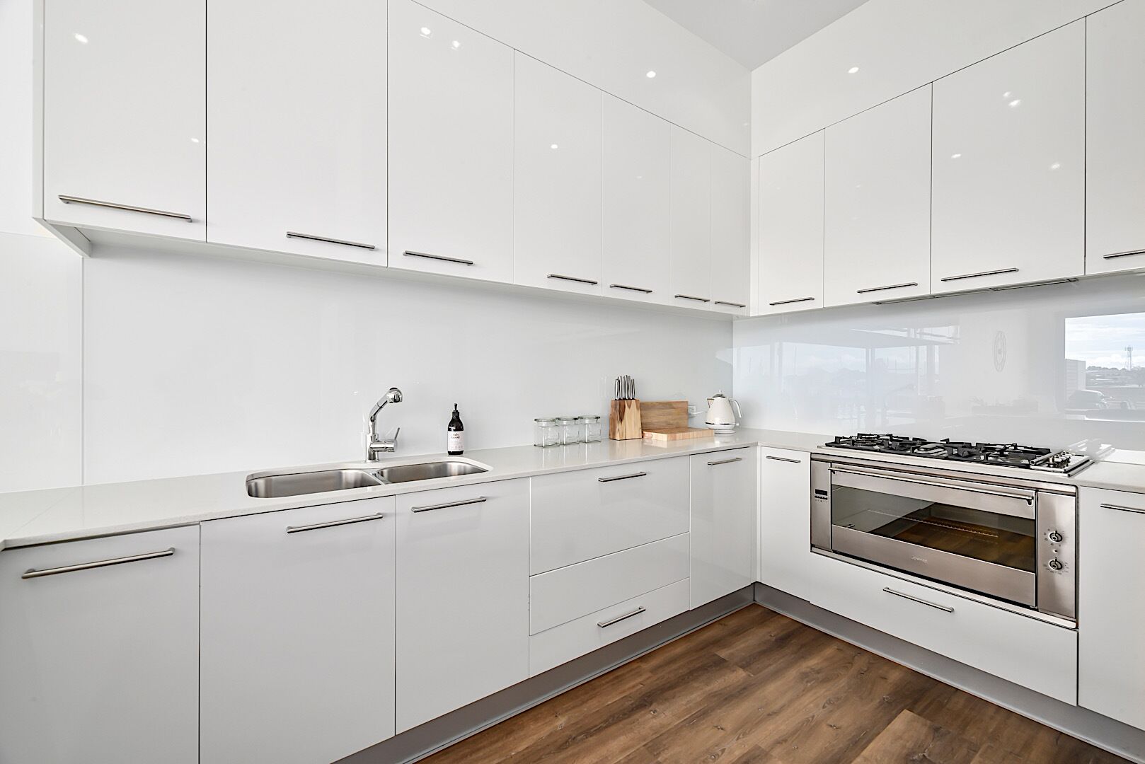 York  Cove Apartment — image 10