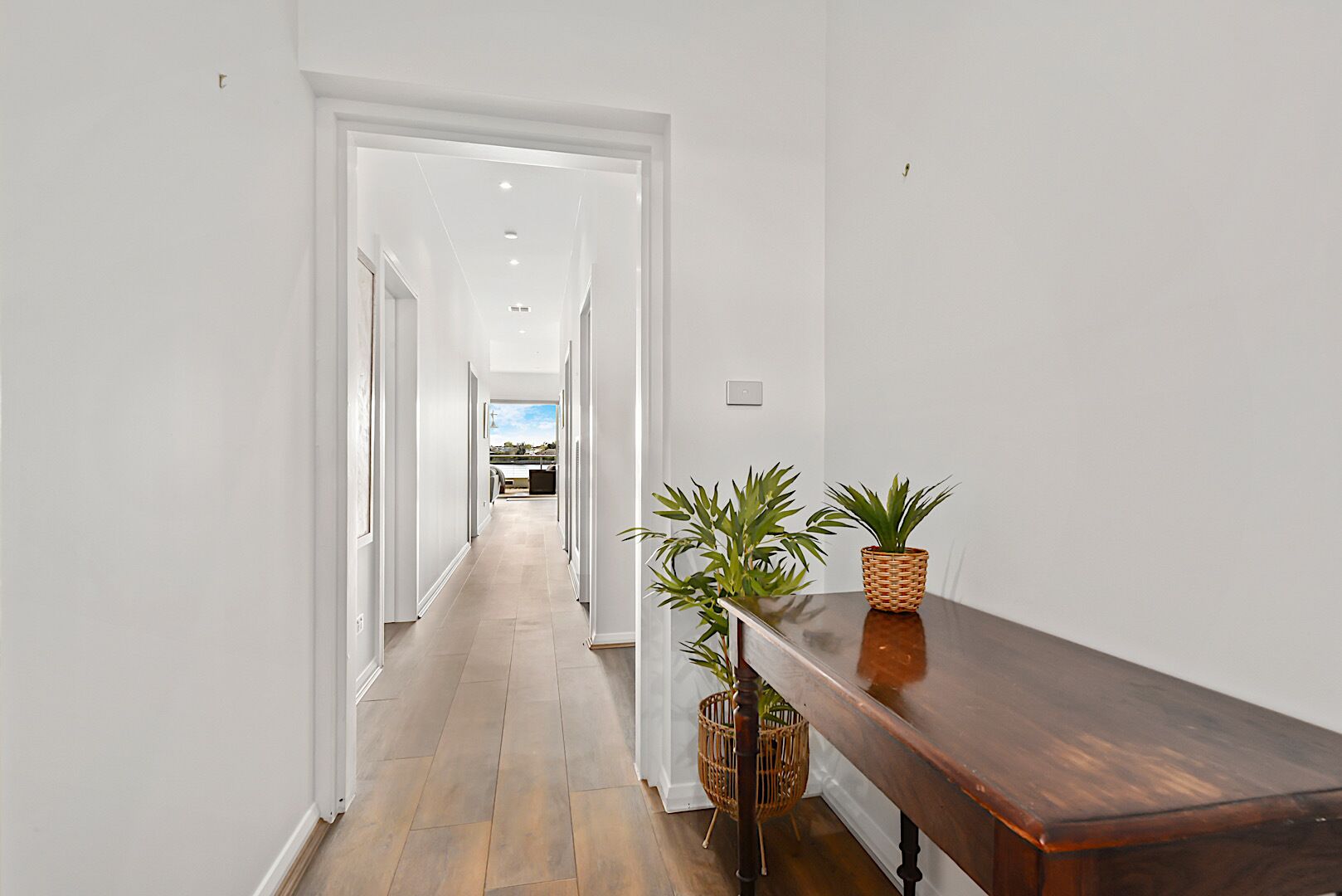 York  Cove Apartment — image 3