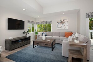 TV - Chic Upstairs Condo Steps from Strands Beach (Dana Point)