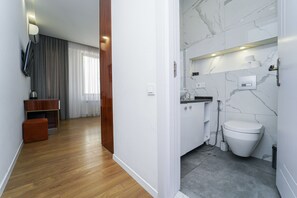 Haartrockner, Handtücher, Seife, Shampoo