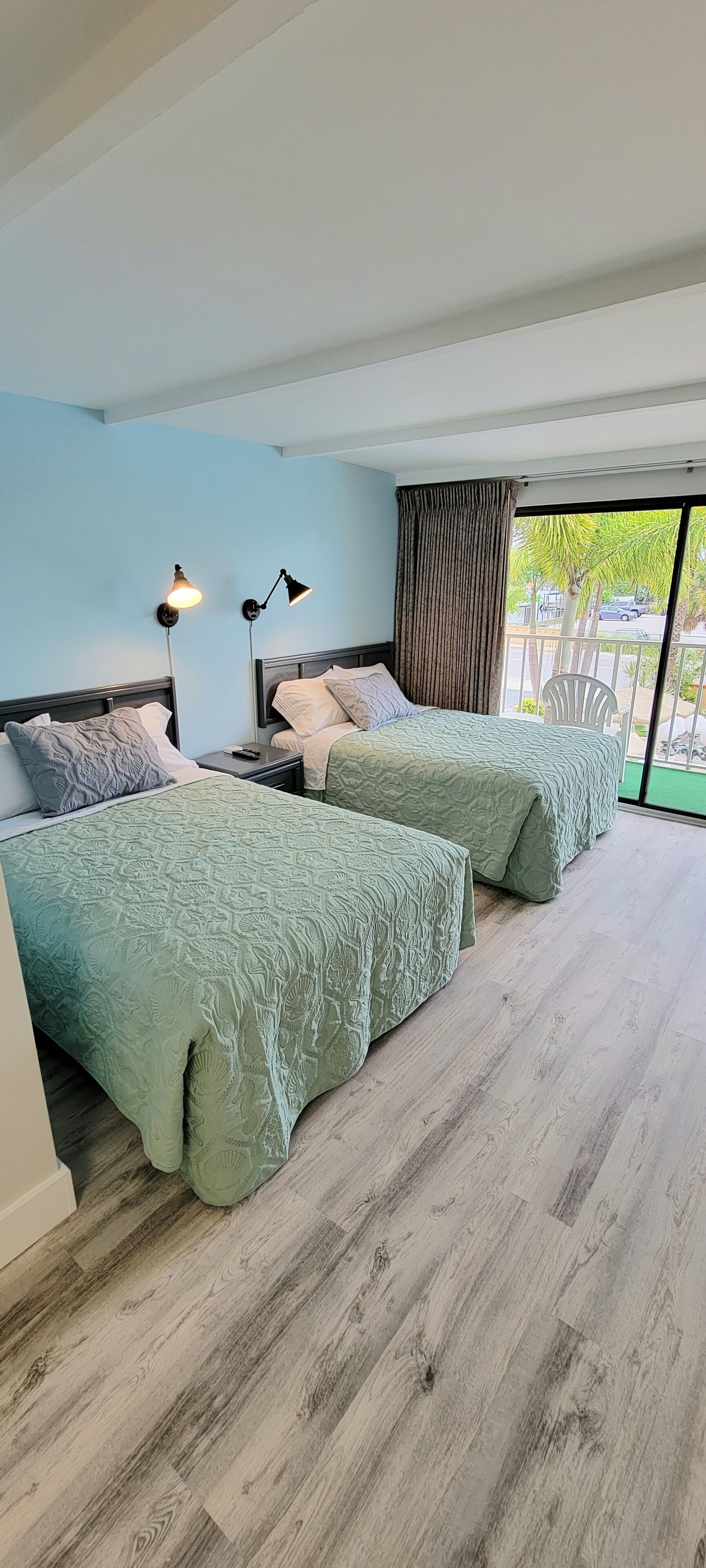 1 chambre, fer et planche à repasser, draps fournis