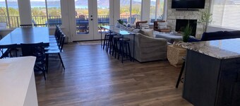 New Bear Lake home on golf course, includes private hot tub! IDEAL BEACH ACCESS