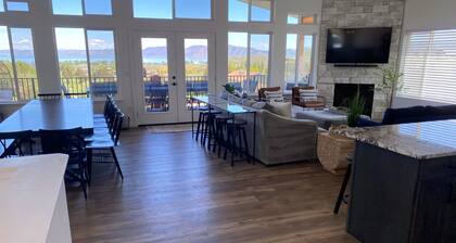 New Bear Lake home on golf course, includes private hot tub! IDEAL BEACH ACCESS