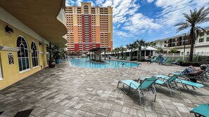 Alberca techada y alberca climatizada