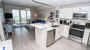 Refrigerador, microondas, horno y parrilla de estufa 