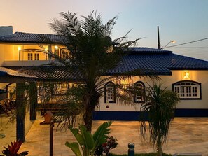 Terrace/patio - House in Itanhaém facing the sea, 50 meters from the sandy beach. (Itanhaém)