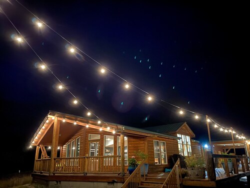 Life in the Woods - Minutes to town! Mt. Emily Retreat at the MERA Trailhead! 