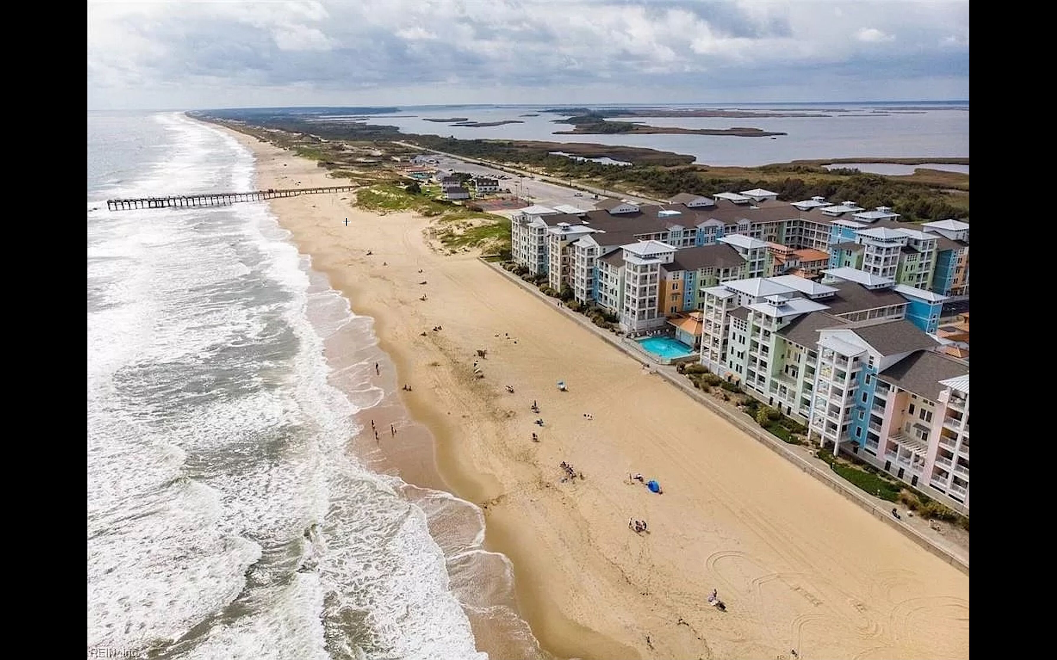 Plage, chaises longues, serviettes de plage