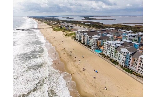 **Newly Renovated and Updated***Resort Style Condo on the Beach!