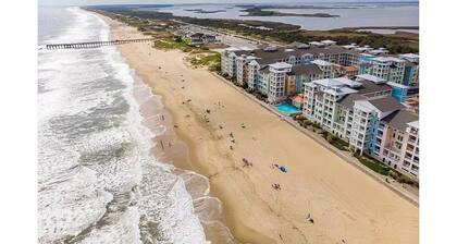 **Newly Renovated and Updated***Resort Style Condo on the Beach!