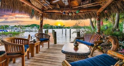 THE RIVER HOUSE, 21 Foot Boston Whaler Included