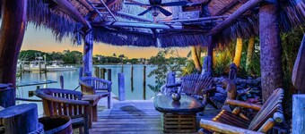 THE RIVER HOUSE, 21 Foot Boston Whaler Included