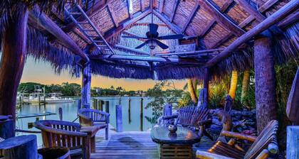 THE RIVER HOUSE, 21 Foot Boston Whaler Included