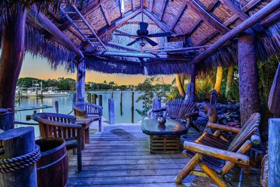 THE RIVER HOUSE, 21 Foot Boston Whaler Included