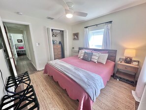 2 bedrooms, memory-foam beds, iron/ironing board, WiFi - 2-Bedroom with KING Bed Near Downtown Weatherford (Weatherford)